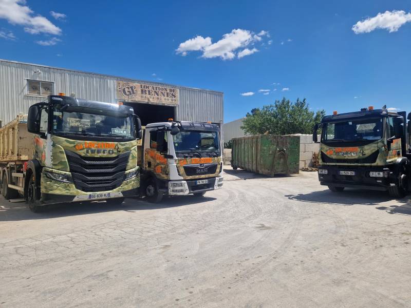 CAMION BENNE POUR EVACUATION